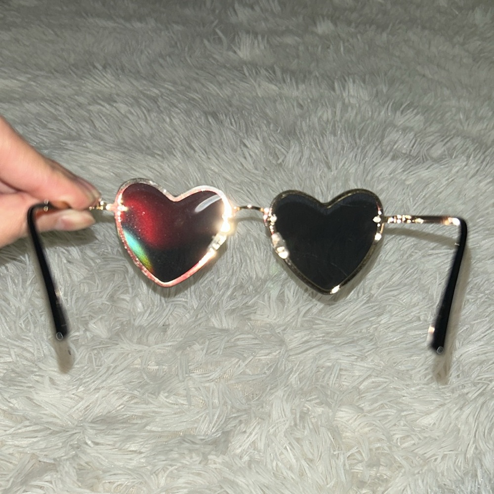 Heart-Shaped Black Sunglasses - Picture 3 of 4